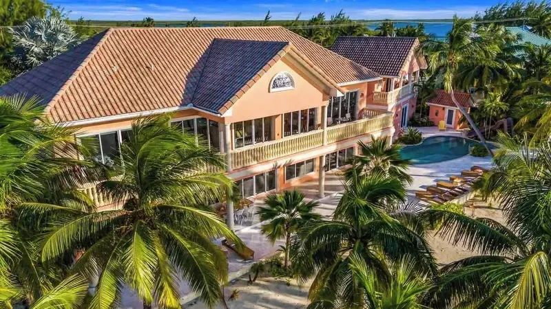 Pieces Of Eight, Grand Cayman, inspected by WestPoint Inspections